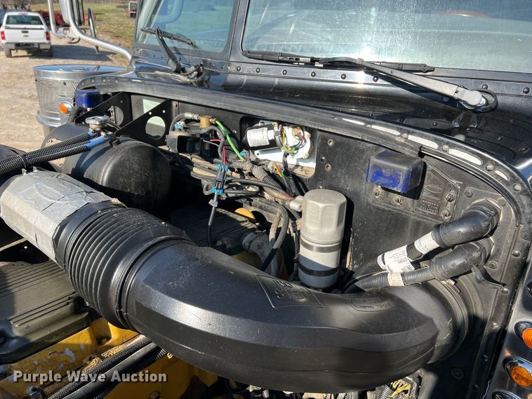 image for item LI9546 2006 Peterbilt 379  semi truck