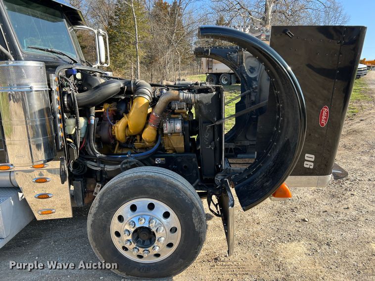 image for item LI9546 2006 Peterbilt 379  semi truck