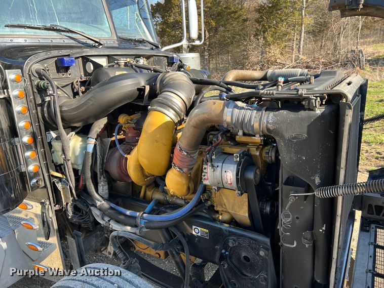 image for item LI9546 2006 Peterbilt 379  semi truck