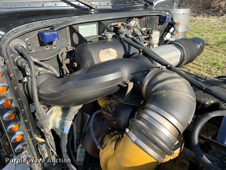 image for item LI9546 2006 Peterbilt 379  semi truck