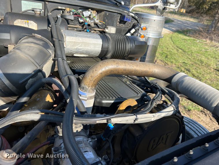 image for item LI9546 2006 Peterbilt 379  semi truck