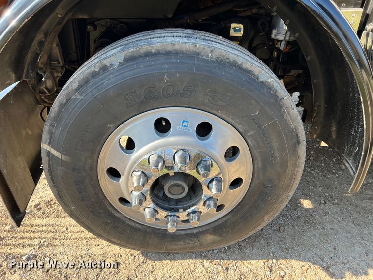 image for item LI9546 2006 Peterbilt 379  semi truck