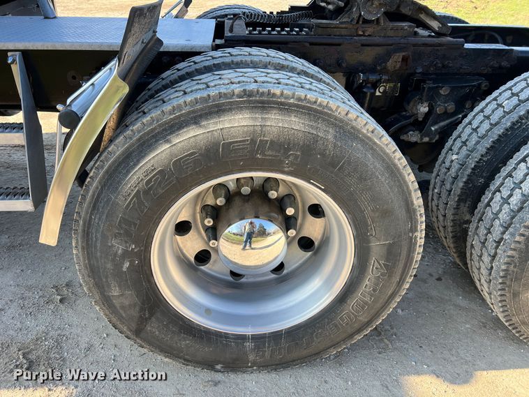 image for item LI9546 2006 Peterbilt 379  semi truck