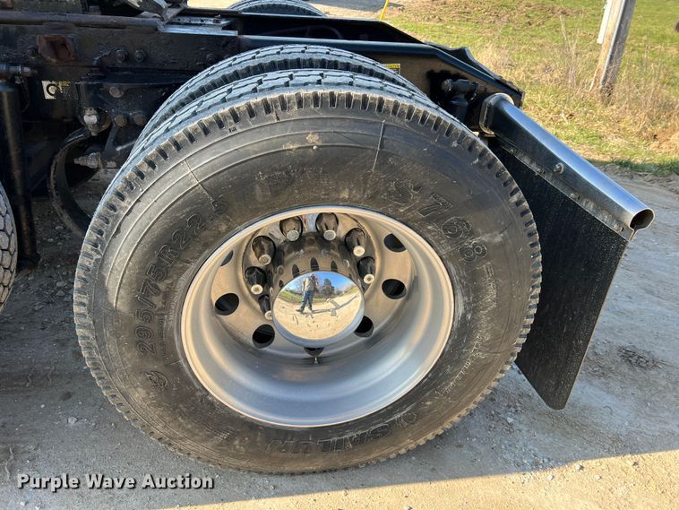 image for item LI9546 2006 Peterbilt 379  semi truck