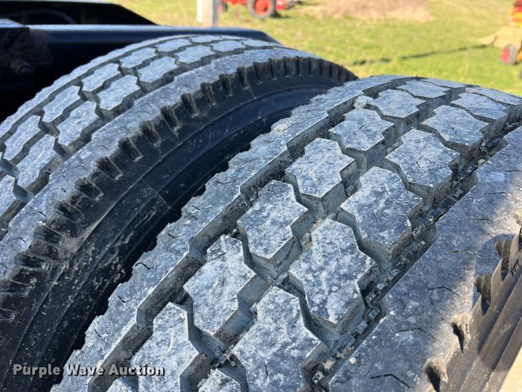 image for item LI9546 2006 Peterbilt 379  semi truck