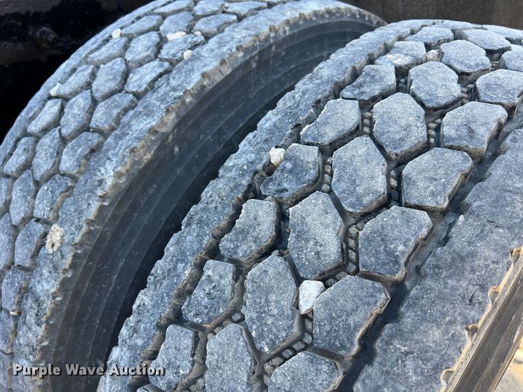 image for item LI9546 2006 Peterbilt 379  semi truck