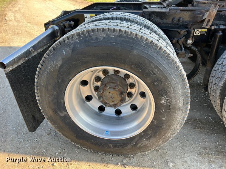 image for item LI9546 2006 Peterbilt 379  semi truck