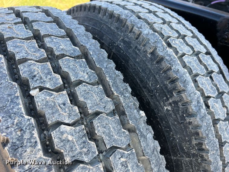 image for item LI9546 2006 Peterbilt 379  semi truck