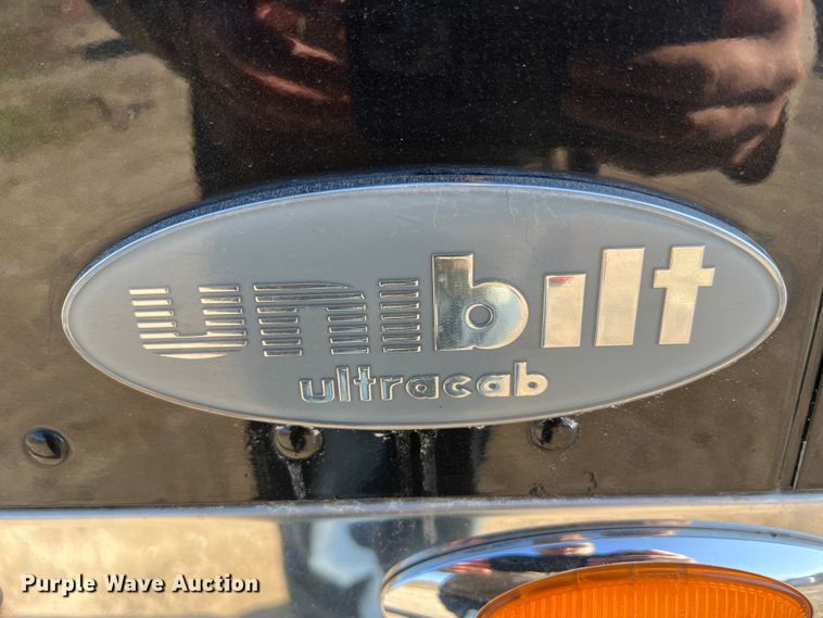 image for item LI9546 2006 Peterbilt 379  semi truck