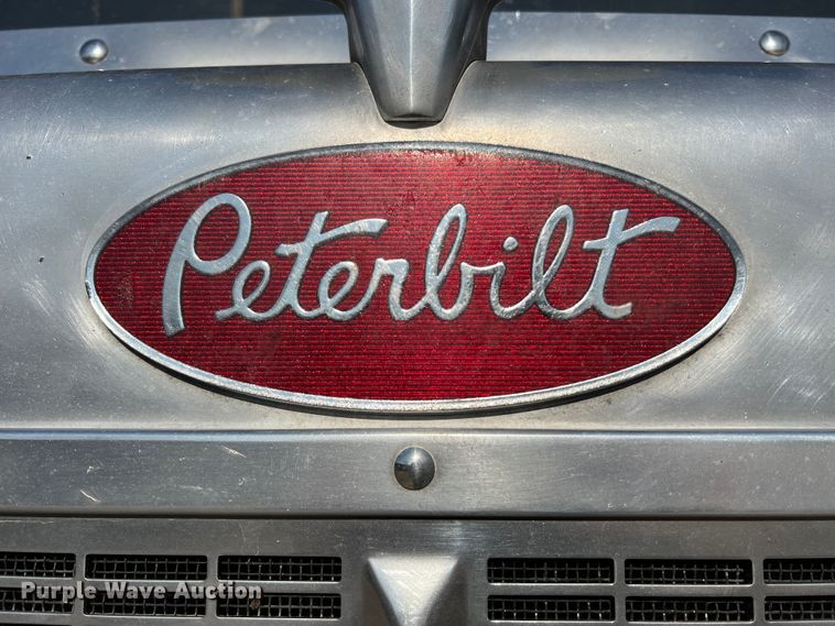 image for item LI9546 2006 Peterbilt 379  semi truck