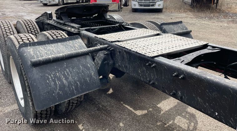 image for item LJ9564 2012 Freightliner Coronado SD  semi truck