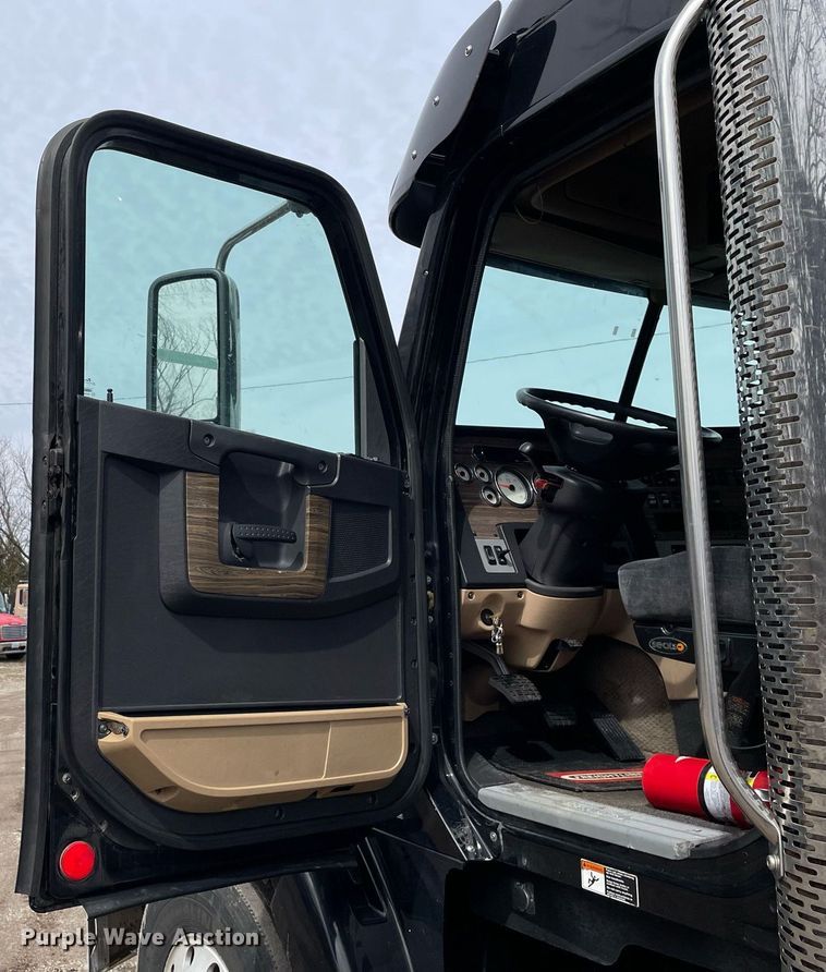 image for item LJ9564 2012 Freightliner Coronado SD  semi truck