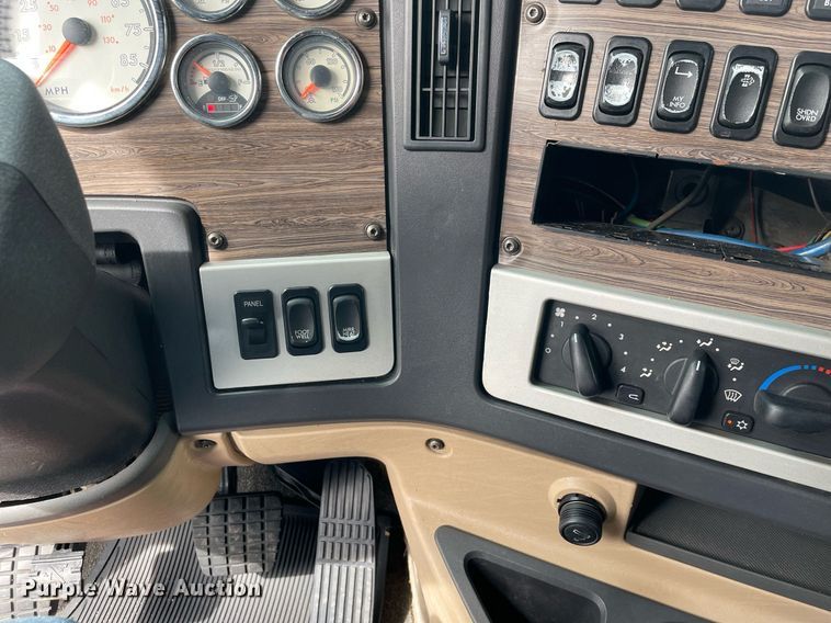 image for item LJ9564 2012 Freightliner Coronado SD  semi truck