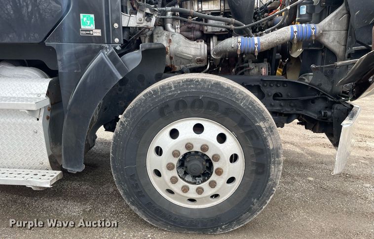 image for item LJ9564 2012 Freightliner Coronado SD  semi truck