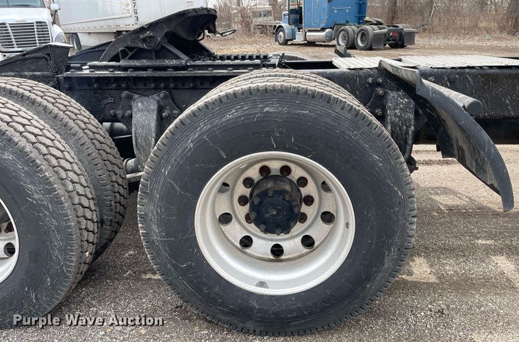 image for item LJ9564 2012 Freightliner Coronado SD  semi truck