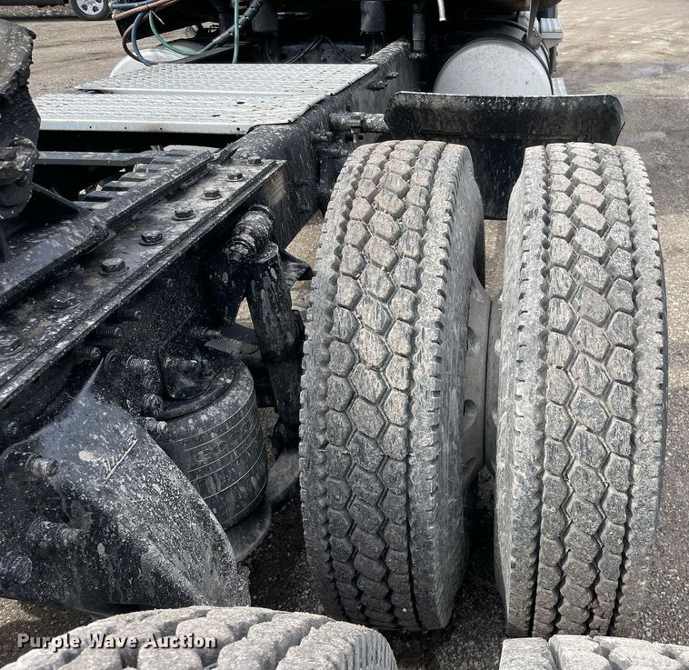 image for item LJ9564 2012 Freightliner Coronado SD  semi truck