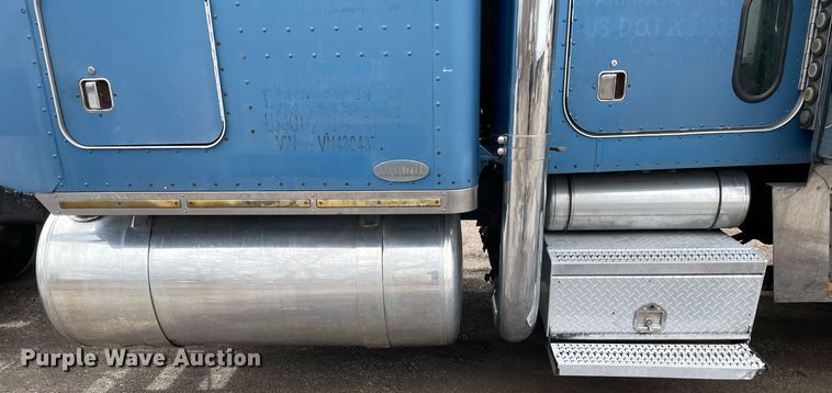 image for item LJ9565 1997 Peterbilt 379  semi truck