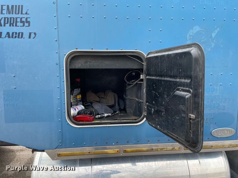 image for item LJ9565 1997 Peterbilt 379  semi truck