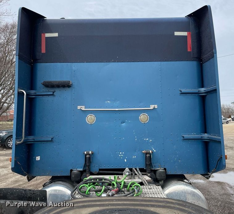 image for item LJ9565 1997 Peterbilt 379  semi truck