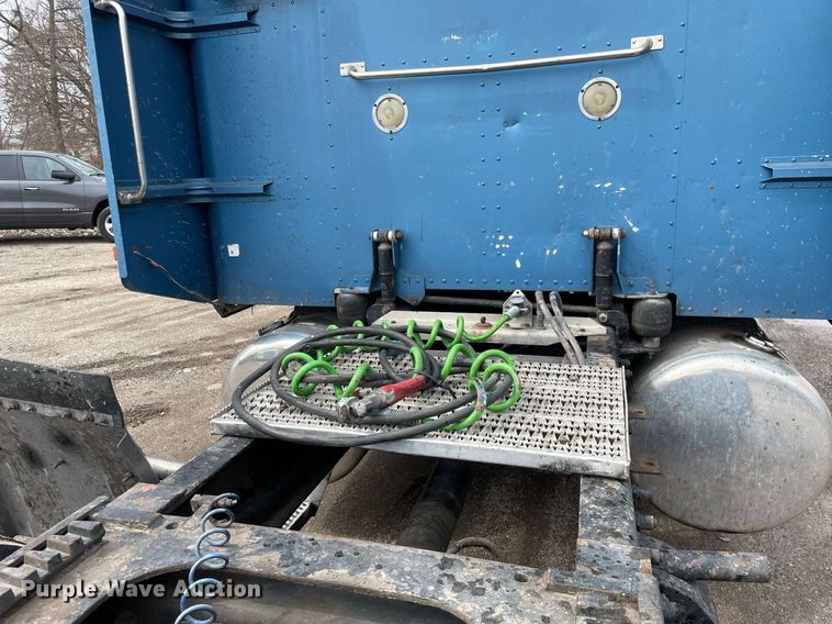 image for item LJ9565 1997 Peterbilt 379  semi truck