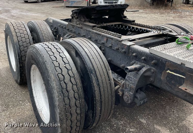 image for item LJ9565 1997 Peterbilt 379  semi truck