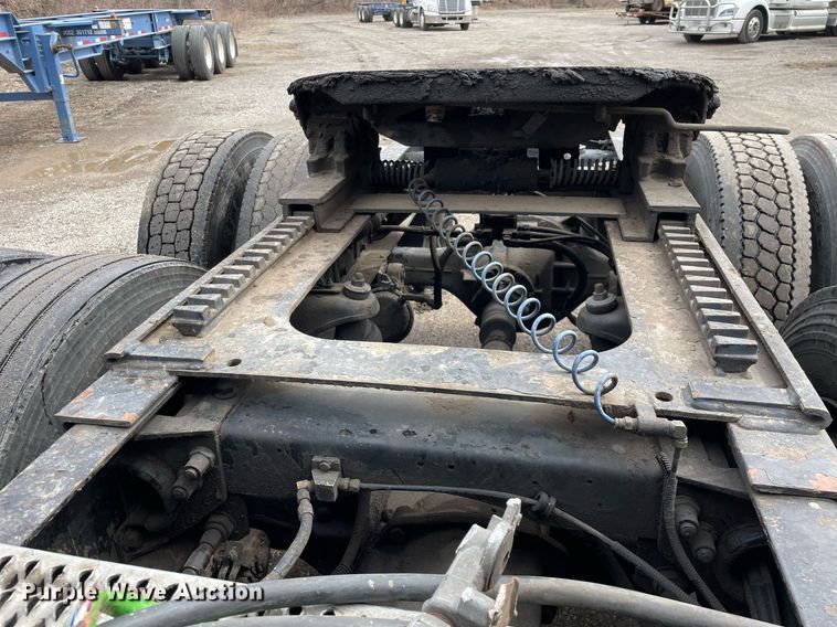 image for item LJ9565 1997 Peterbilt 379  semi truck