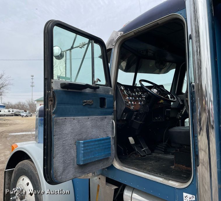 image for item LJ9565 1997 Peterbilt 379  semi truck