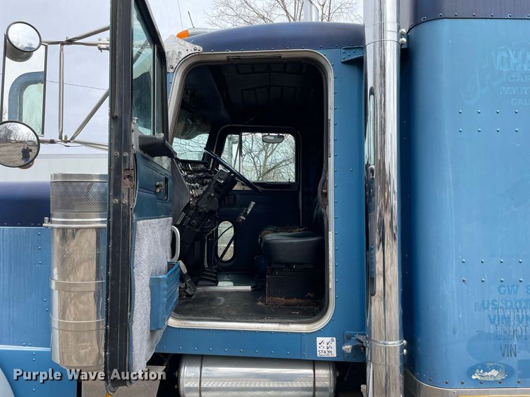 image for item LJ9565 1997 Peterbilt 379  semi truck