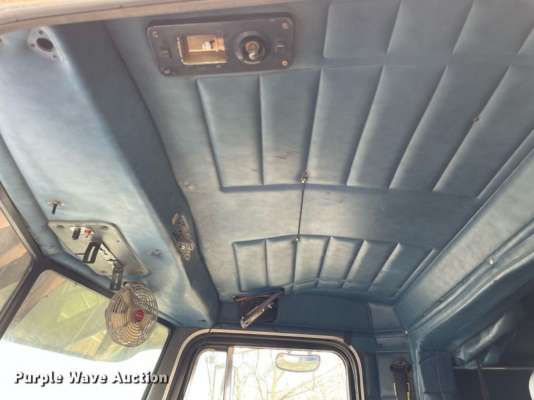 image for item LJ9565 1997 Peterbilt 379  semi truck