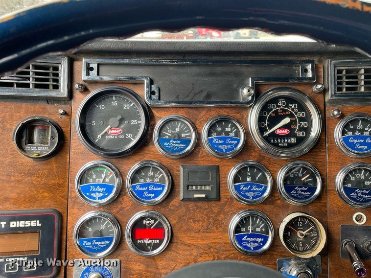 image for item LJ9565 1997 Peterbilt 379  semi truck