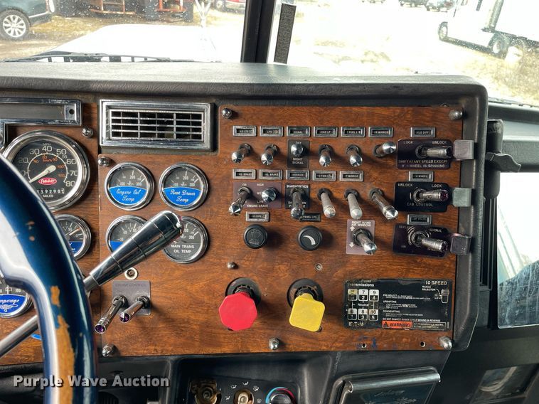 image for item LJ9565 1997 Peterbilt 379  semi truck