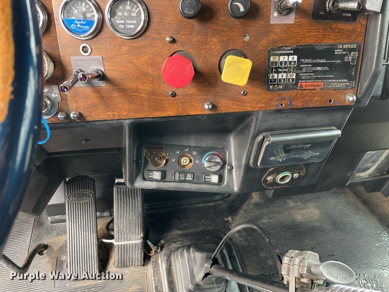 image for item LJ9565 1997 Peterbilt 379  semi truck