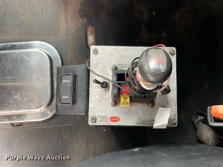 image for item LJ9565 1997 Peterbilt 379  semi truck