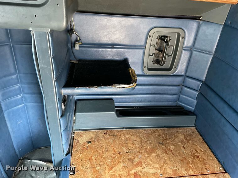 image for item LJ9565 1997 Peterbilt 379  semi truck