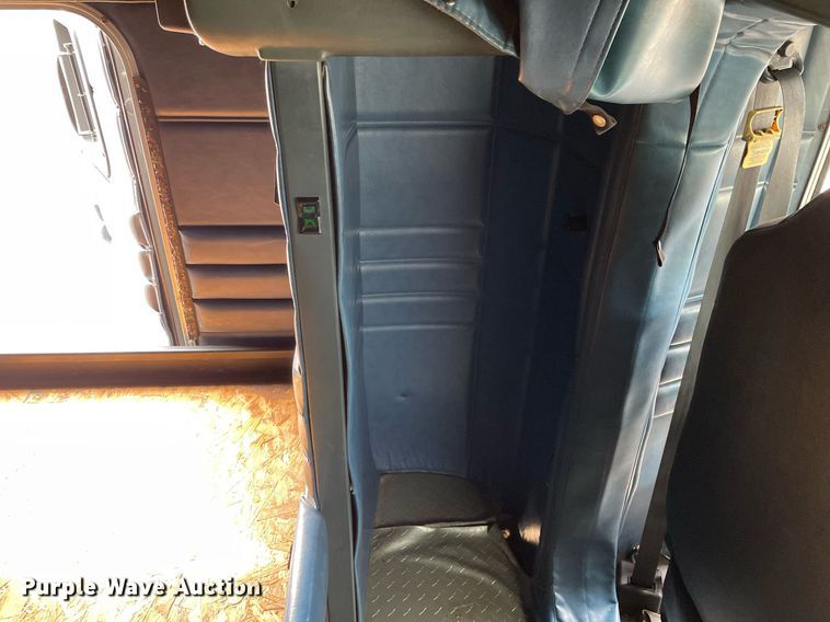 image for item LJ9565 1997 Peterbilt 379  semi truck