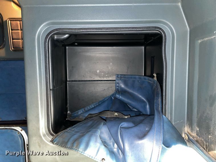 image for item LJ9565 1997 Peterbilt 379  semi truck