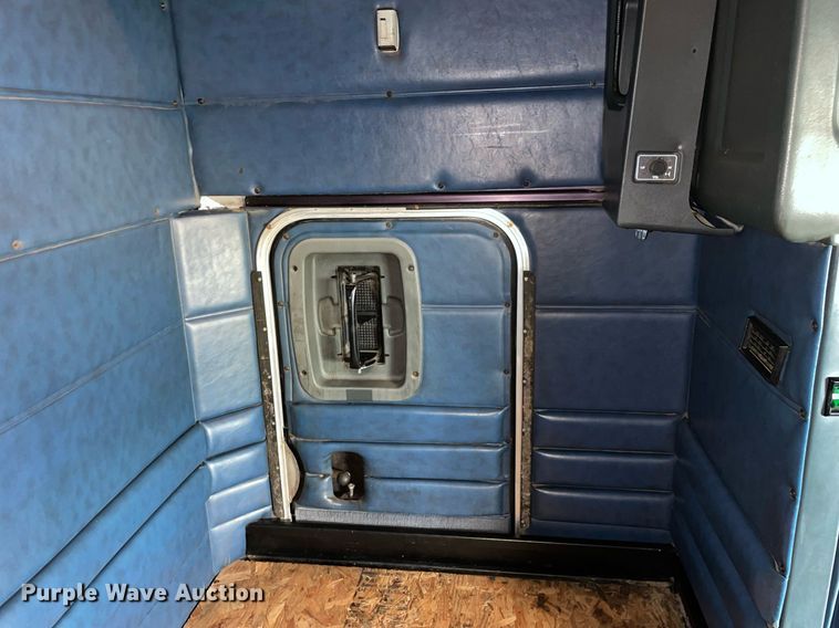 image for item LJ9565 1997 Peterbilt 379  semi truck