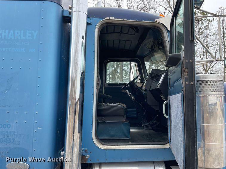 image for item LJ9565 1997 Peterbilt 379  semi truck
