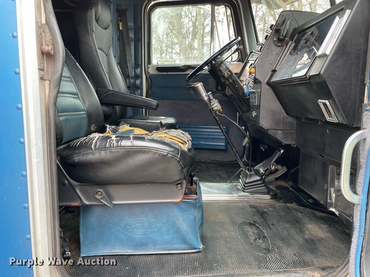 image for item LJ9565 1997 Peterbilt 379  semi truck