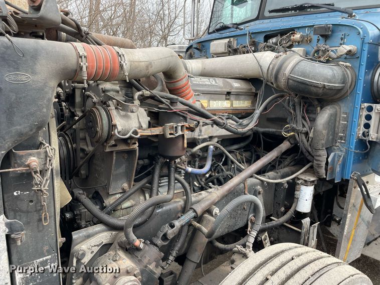 image for item LJ9565 1997 Peterbilt 379  semi truck