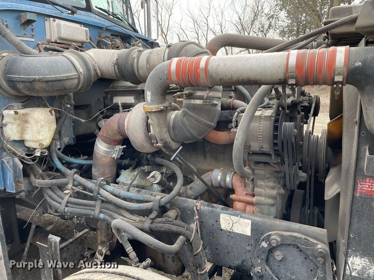 image for item LJ9565 1997 Peterbilt 379  semi truck