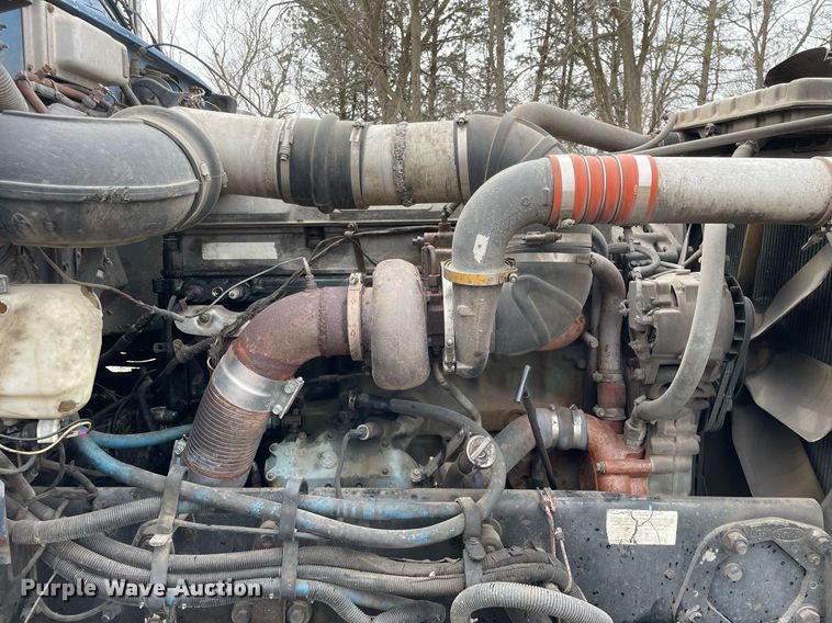 image for item LJ9565 1997 Peterbilt 379  semi truck