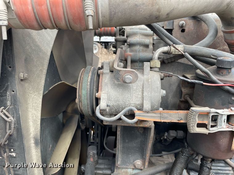 image for item LJ9565 1997 Peterbilt 379  semi truck