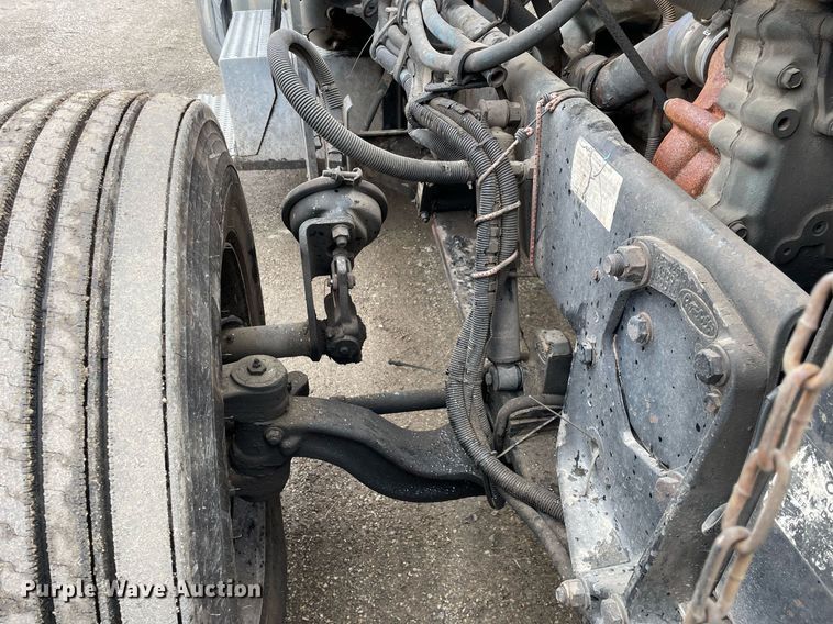 image for item LJ9565 1997 Peterbilt 379  semi truck