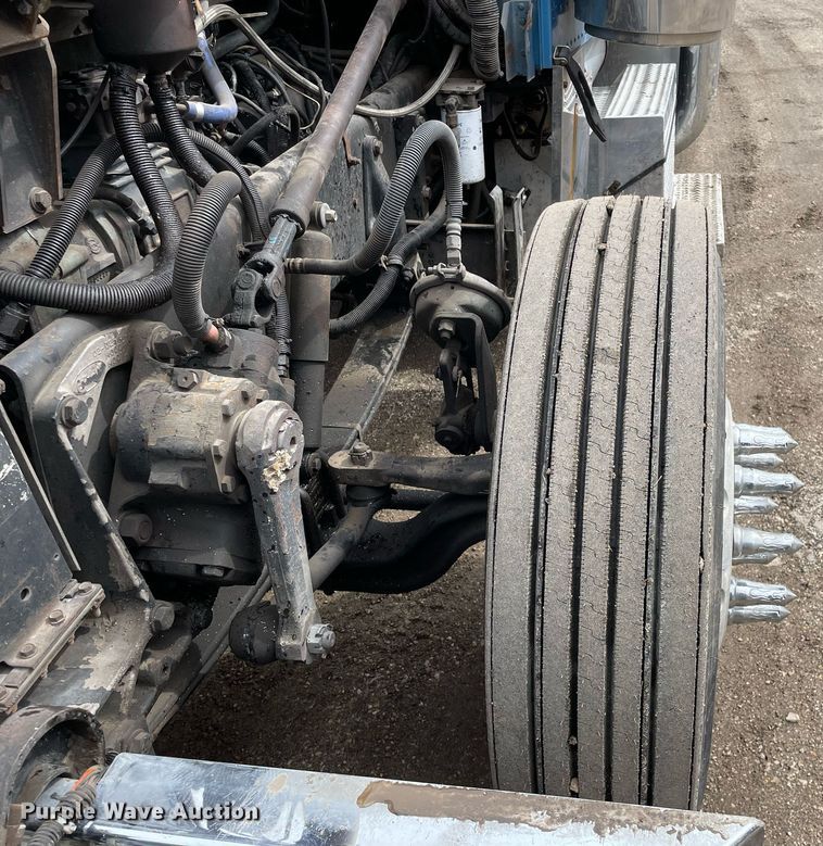 image for item LJ9565 1997 Peterbilt 379  semi truck