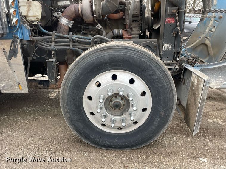 image for item LJ9565 1997 Peterbilt 379  semi truck