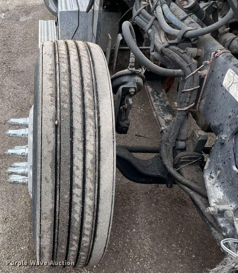 image for item LJ9565 1997 Peterbilt 379  semi truck