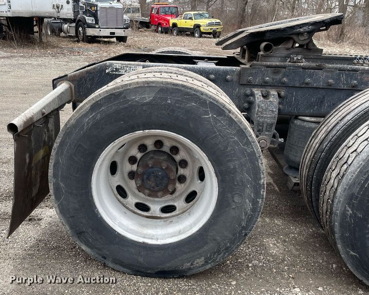 image for item LJ9565 1997 Peterbilt 379  semi truck