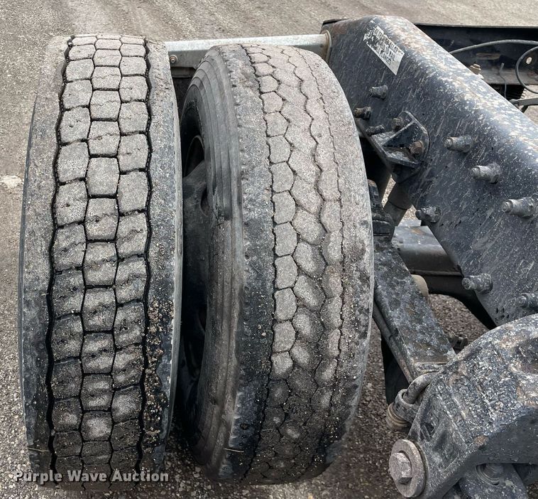 image for item LJ9565 1997 Peterbilt 379  semi truck