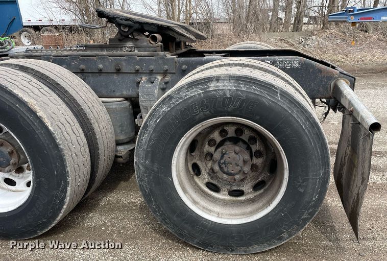 image for item LJ9565 1997 Peterbilt 379  semi truck